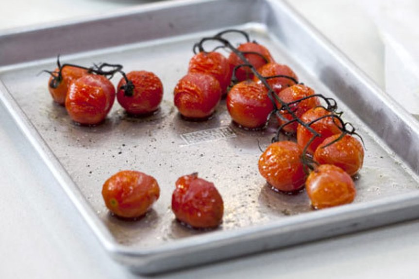 Cherry-tomato-on-the-vine